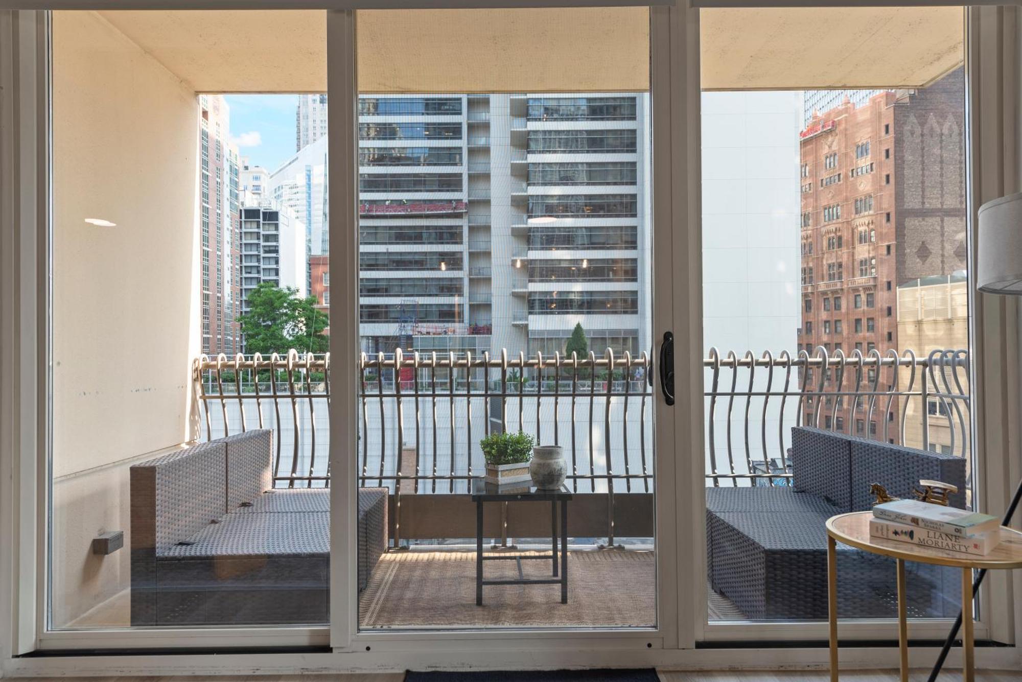 The Bernardin Gold Coast Luxury Apartments Near Magnificent Mile Chicago Kültér fotó