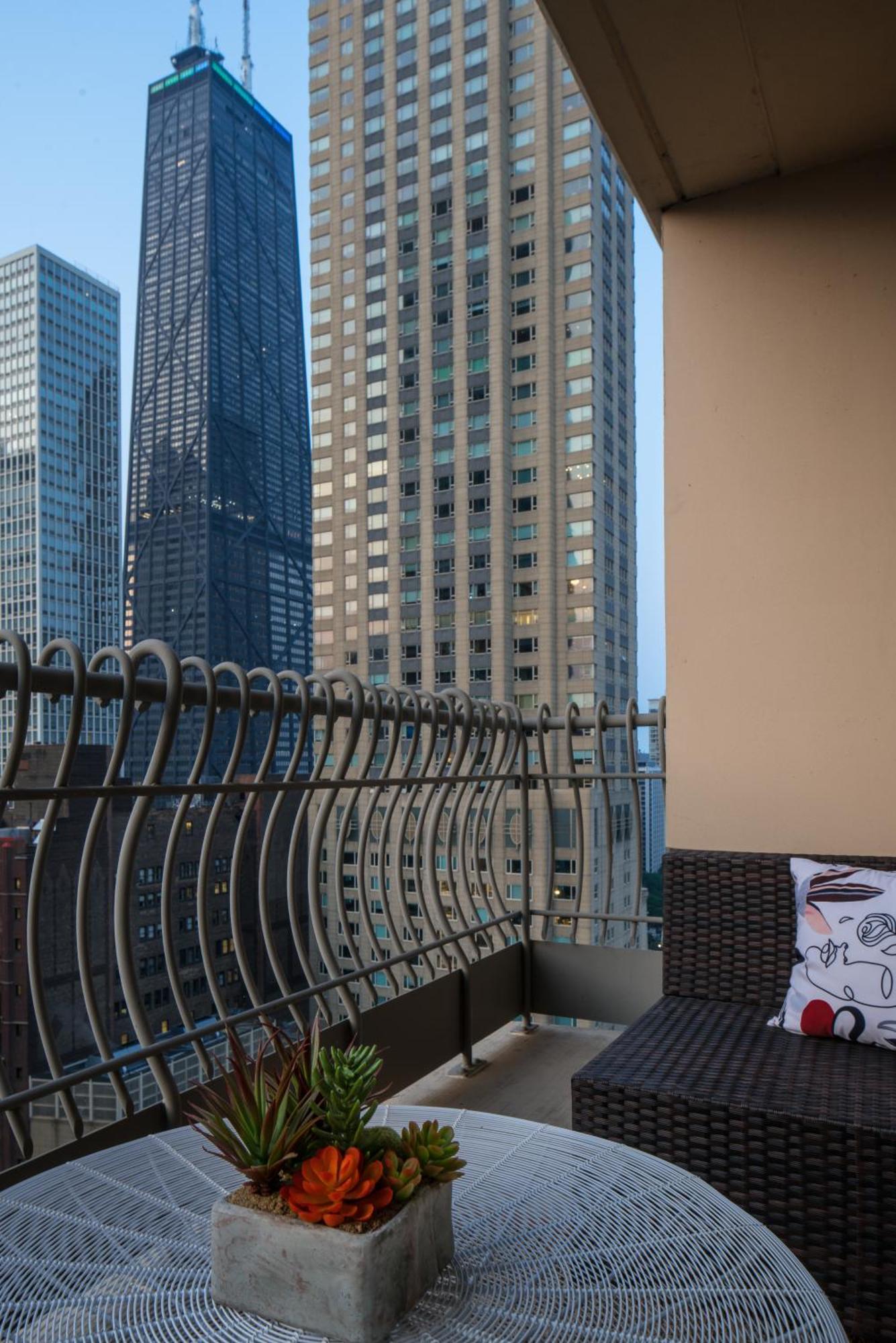 The Bernardin Gold Coast Luxury Apartments Near Magnificent Mile Chicago Kültér fotó