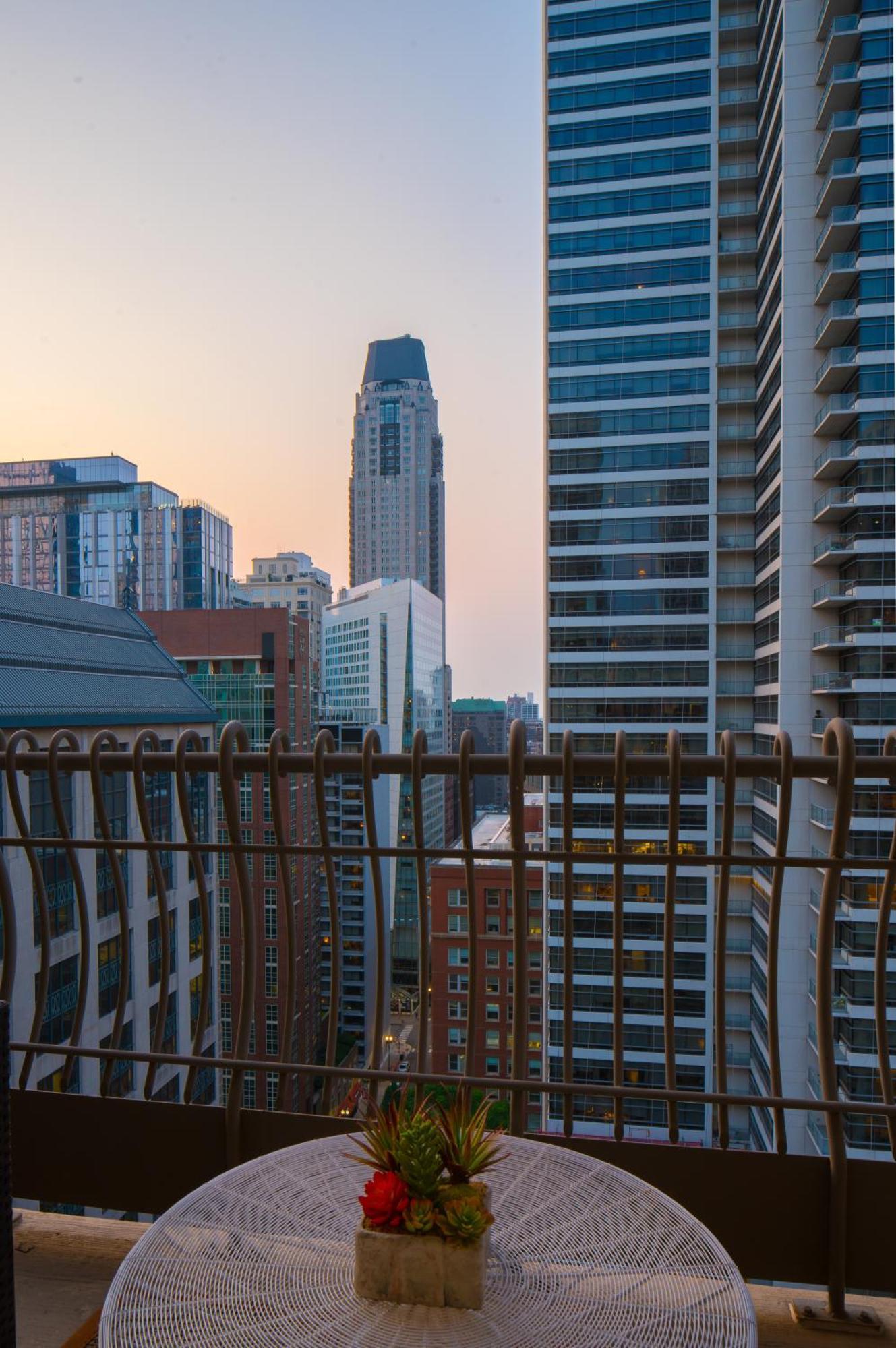 The Bernardin Gold Coast Luxury Apartments Near Magnificent Mile Chicago Kültér fotó